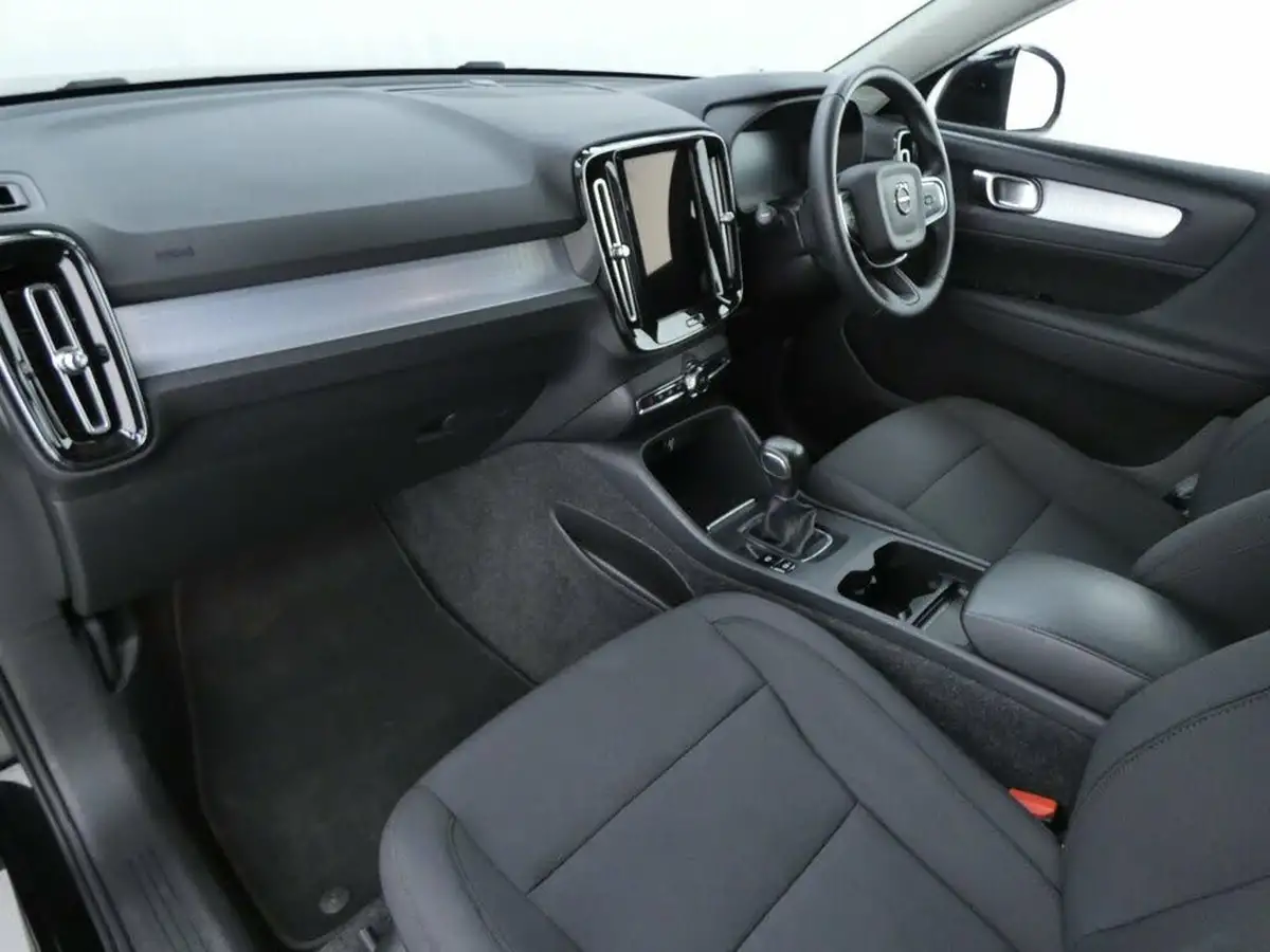 2021-volvo-xc40-15-t3-momentum-161bhp-big-19