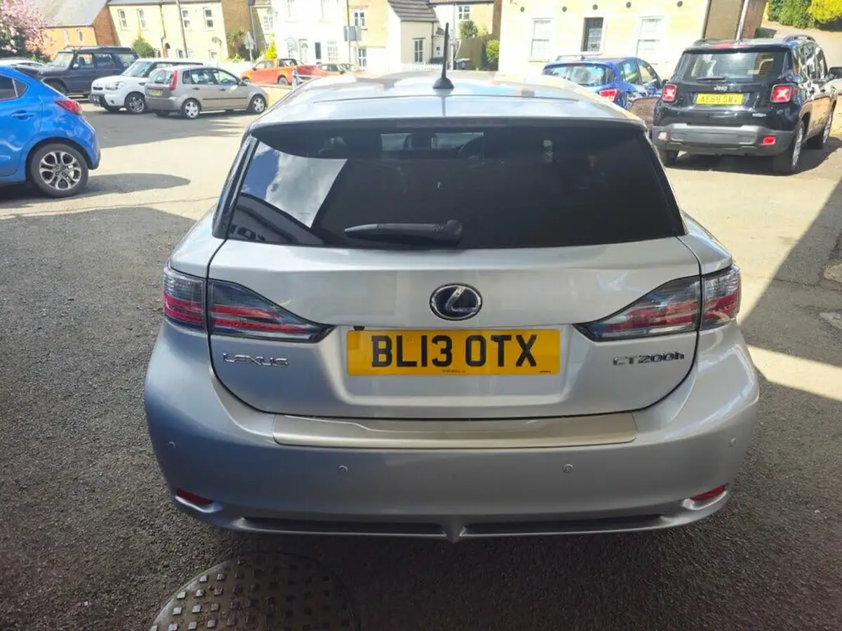2013-lexus-ct-200h-18-advance-big-6