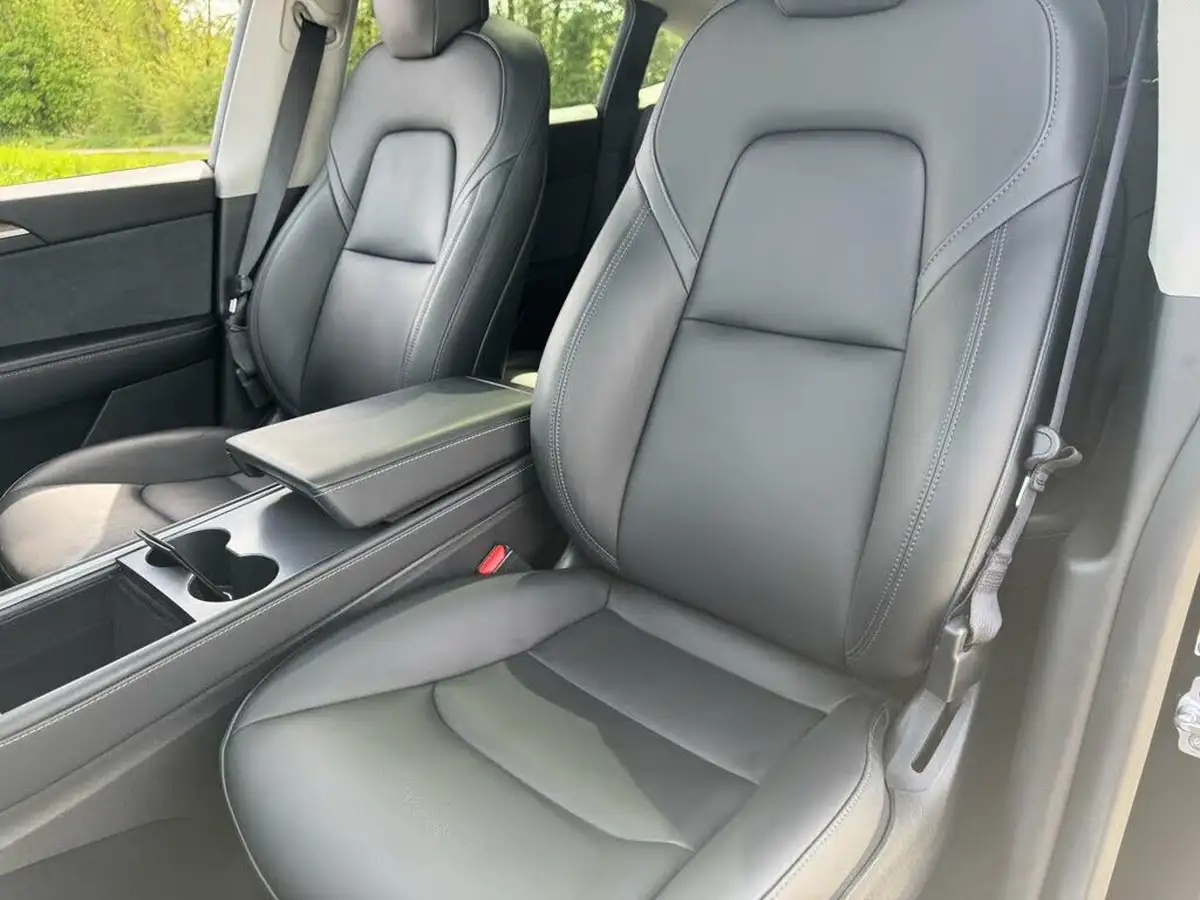 2022-tesla-model-y-e-long-range-big-28