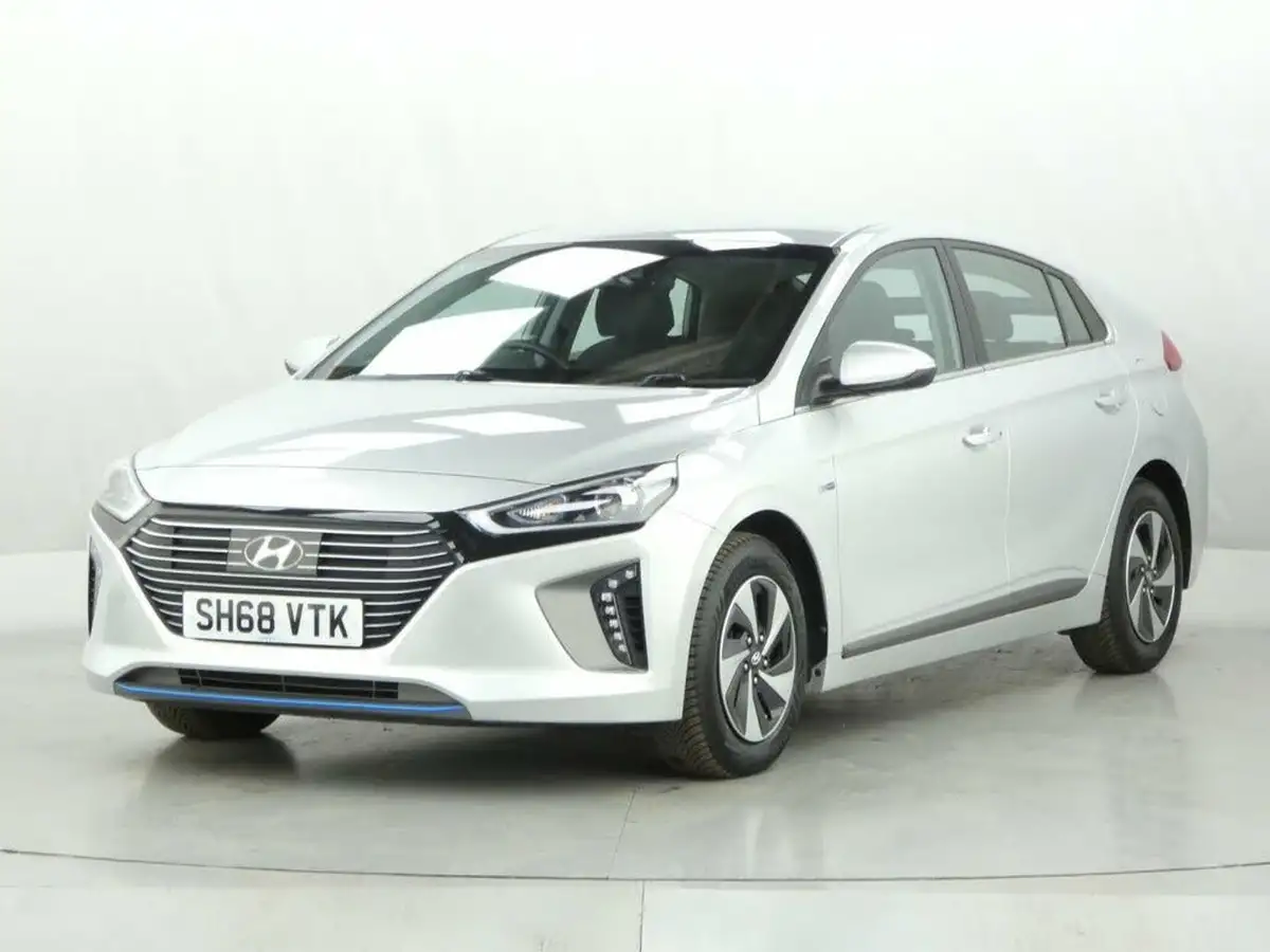 2018-hyundai-ioniq-16-gdi-premium-hybrid-big-3