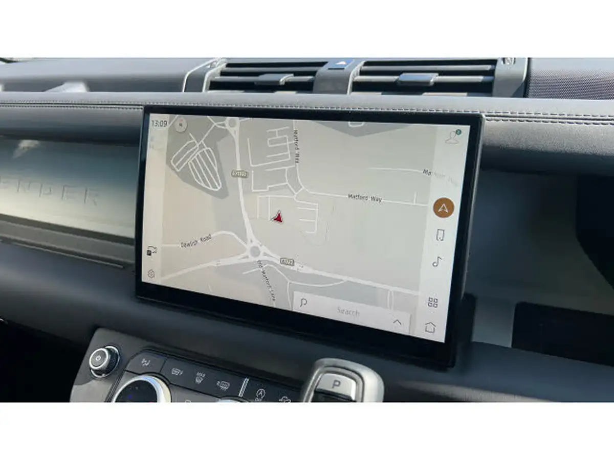 2023-land-rover-110-defender-30-d300-x-dynamic-hse-big-10
