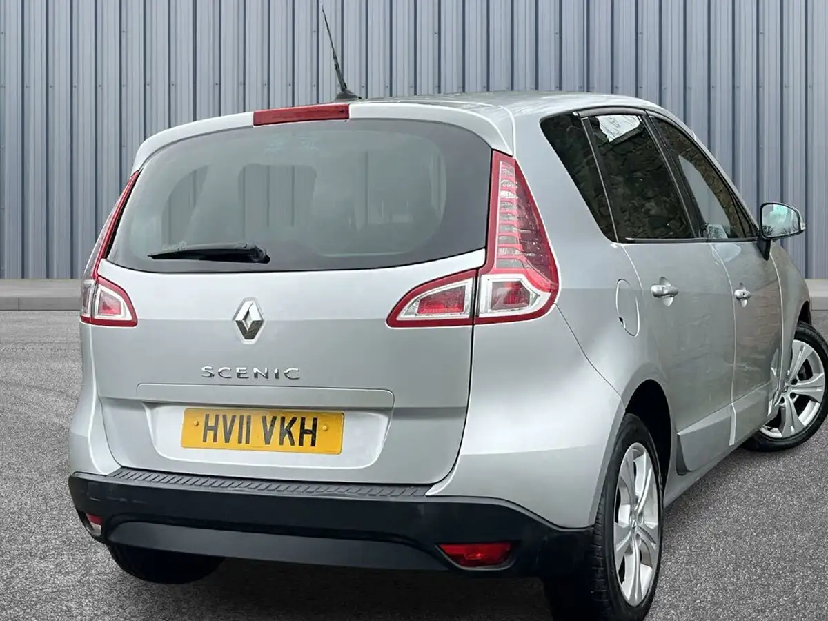 2011-renault-scenic-16-dynamique-tom-tom-big-5