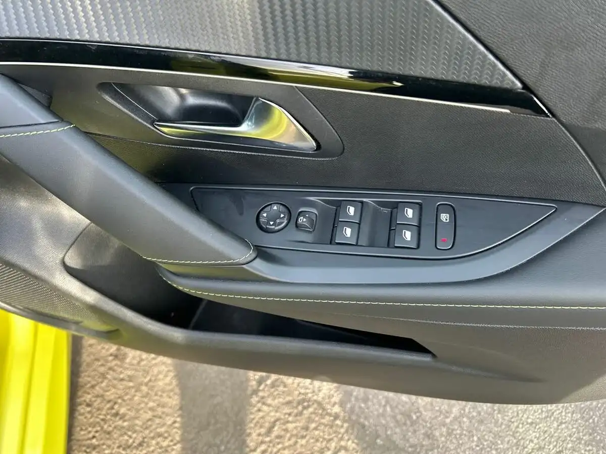 2024-peugeot-208-e-gt-156ps-51kwh-big-17