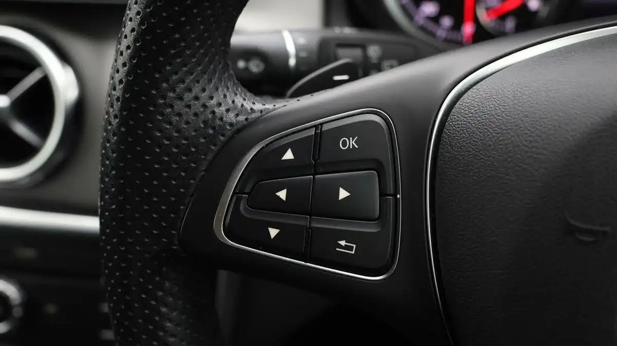 2019-mercedes-benz-gla-class-16-gla-180-urban-edition-7g-dct-big-21
