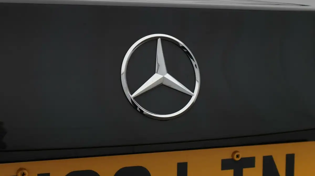 2022-mercedes-benz-c-class-15-c200-amg-line-premium-saloon-4d-big-21