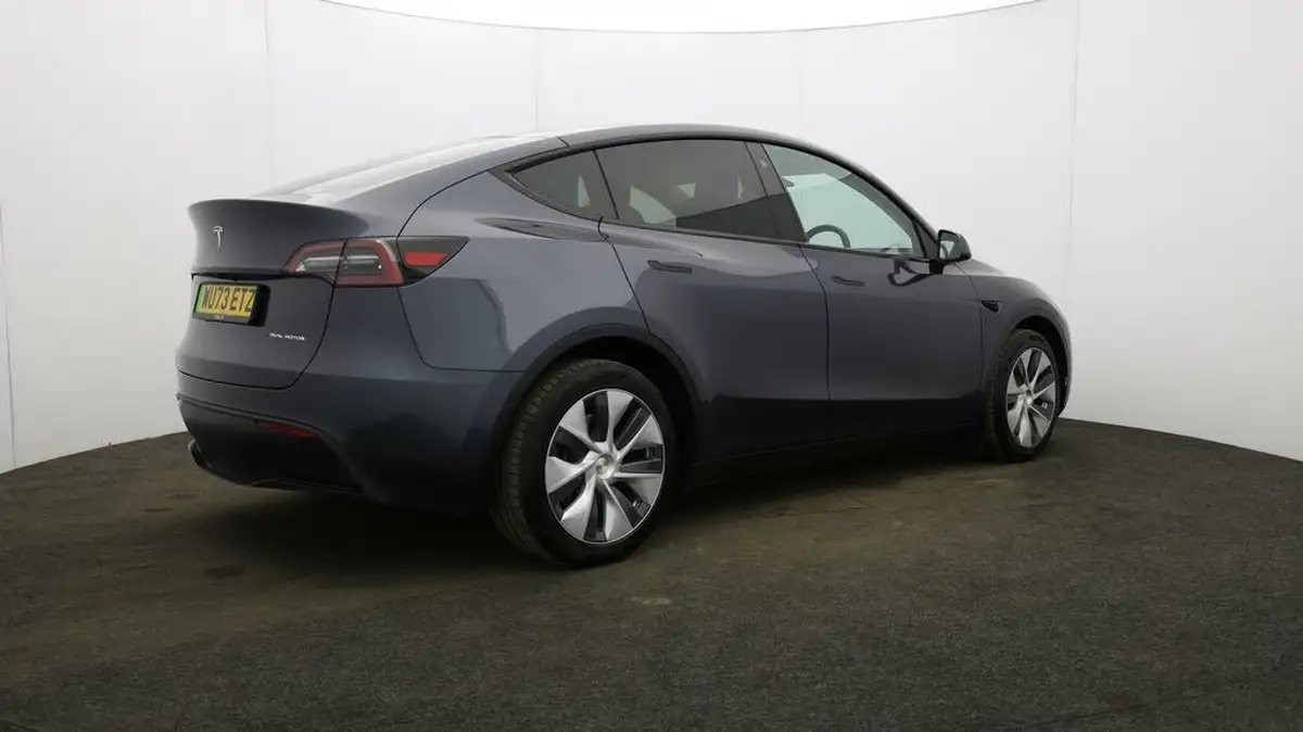 2023-tesla-model-y-e-long-range-big-50