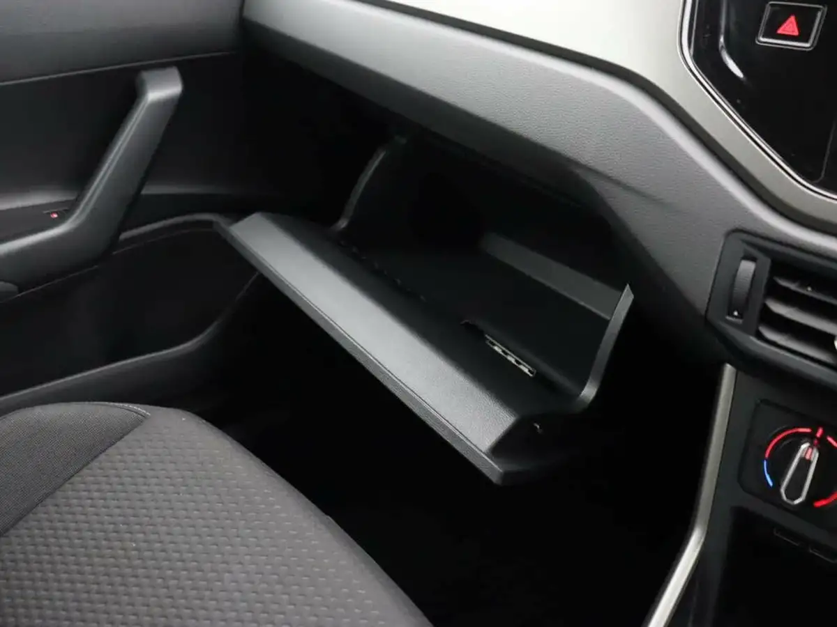 2018-volkswagen-polo-10-se-75ps-big-35