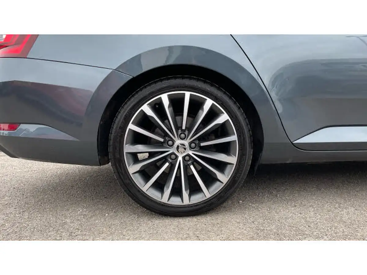 2016-skoda-superb-20tdi-scr-laurin-klement-190ps-4x4-hatchback-dsg-big-6