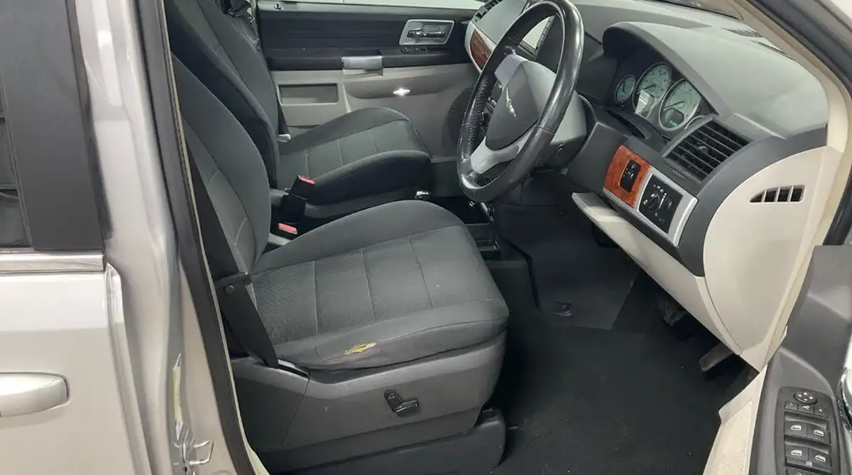 2008-chrysler-grand-voyager-28td-touring-big-7