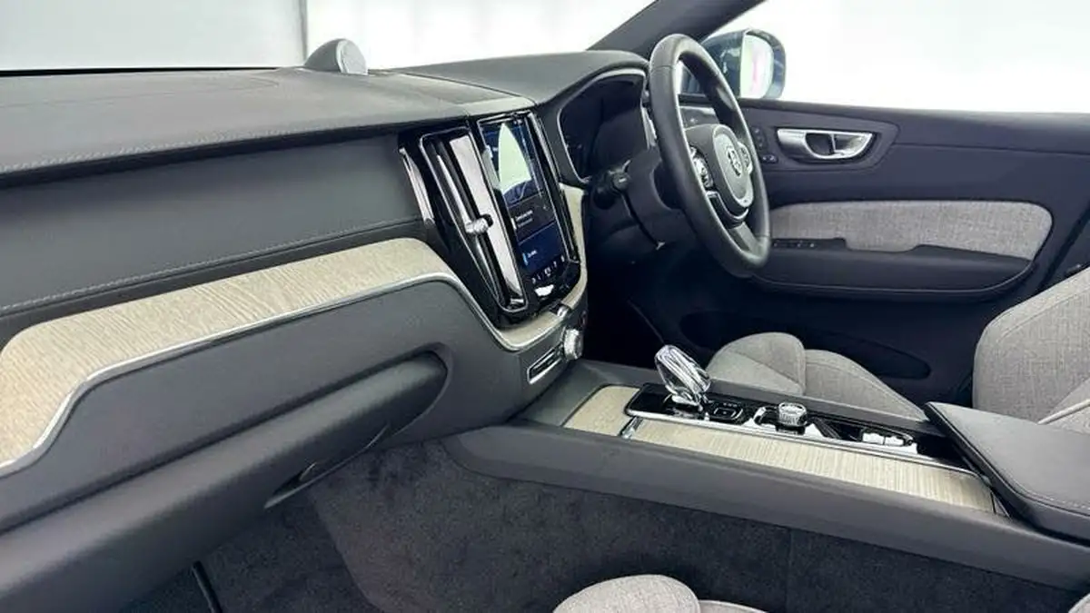 2023-volvo-xc60-20-t8-ultimate-dark-big-1