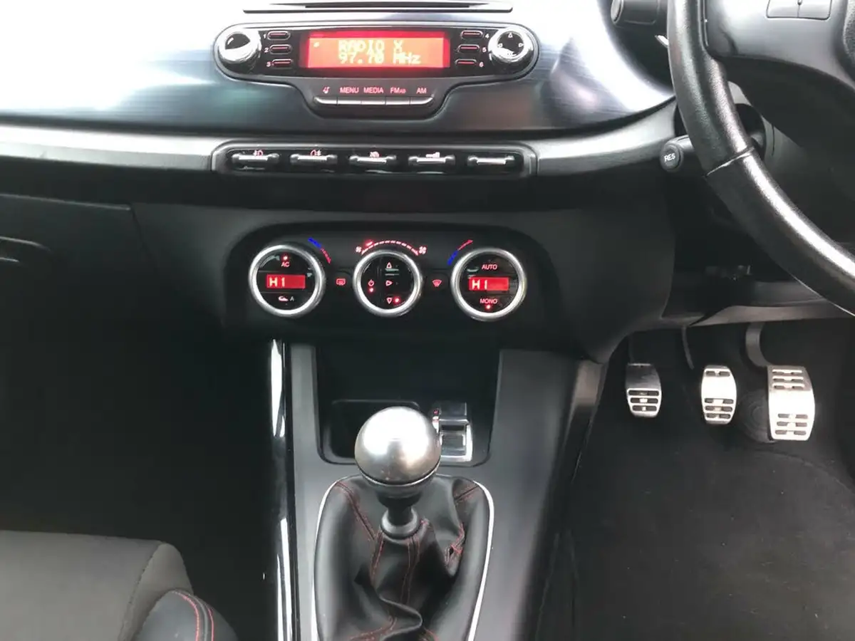 2011-alfa-romeo-giulietta-14-veloce-multiair-170bhp-big-9