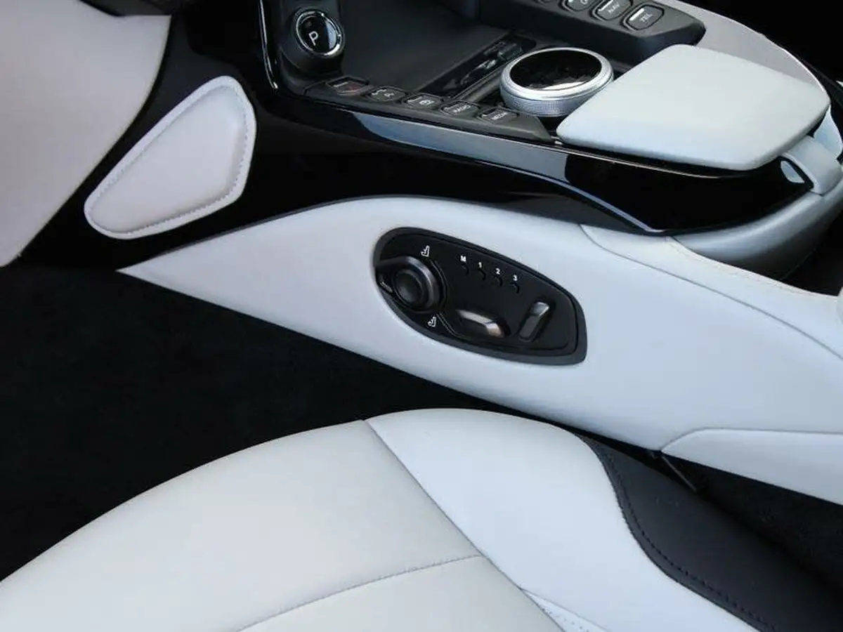 2023-aston-martin-vantage-40-v8-vantage-roadster-auto-big-17