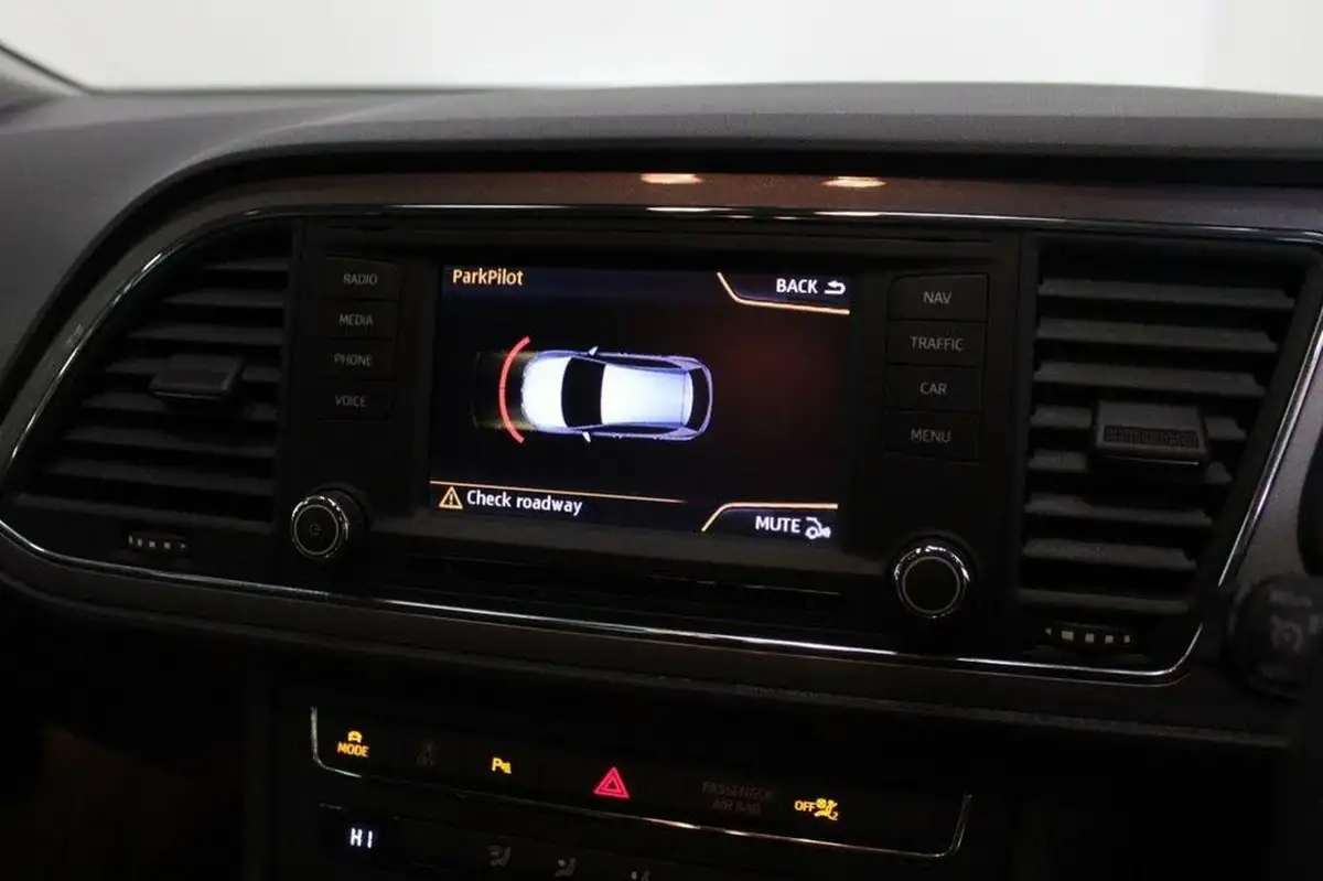2015-seat-leon-14-fr-tech-pack-tsi-hatchback-5d-1390cc-big-27