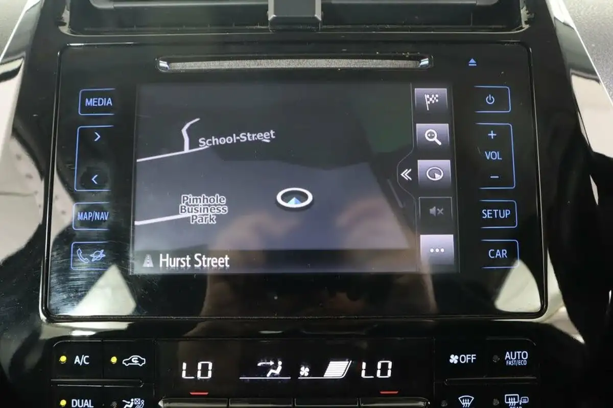 2018-toyota-prius-18-vvt-i-business-edition-plus-ss-big-45