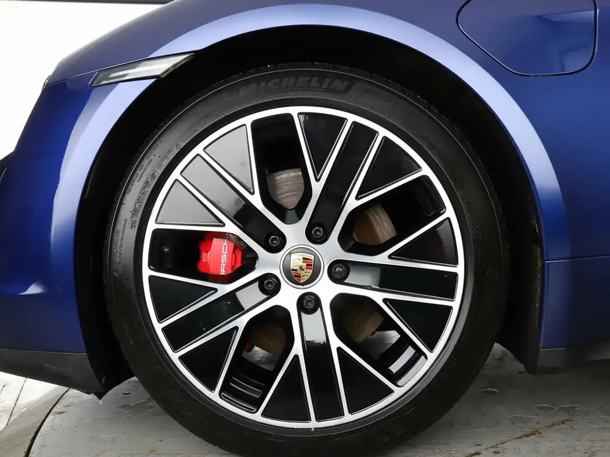 2021-porsche-taycan-e-4s-530ps-big-3
