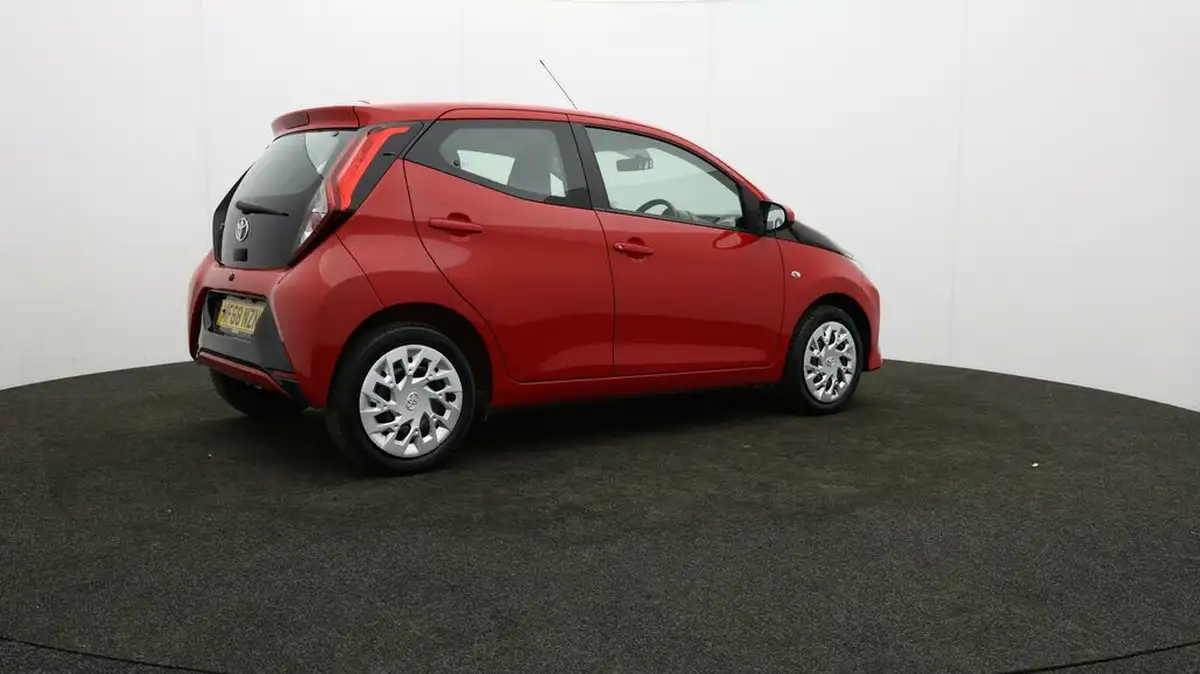 2018-toyota-aygo-10-vvt-i-x-play-71bhp-5d-big-27