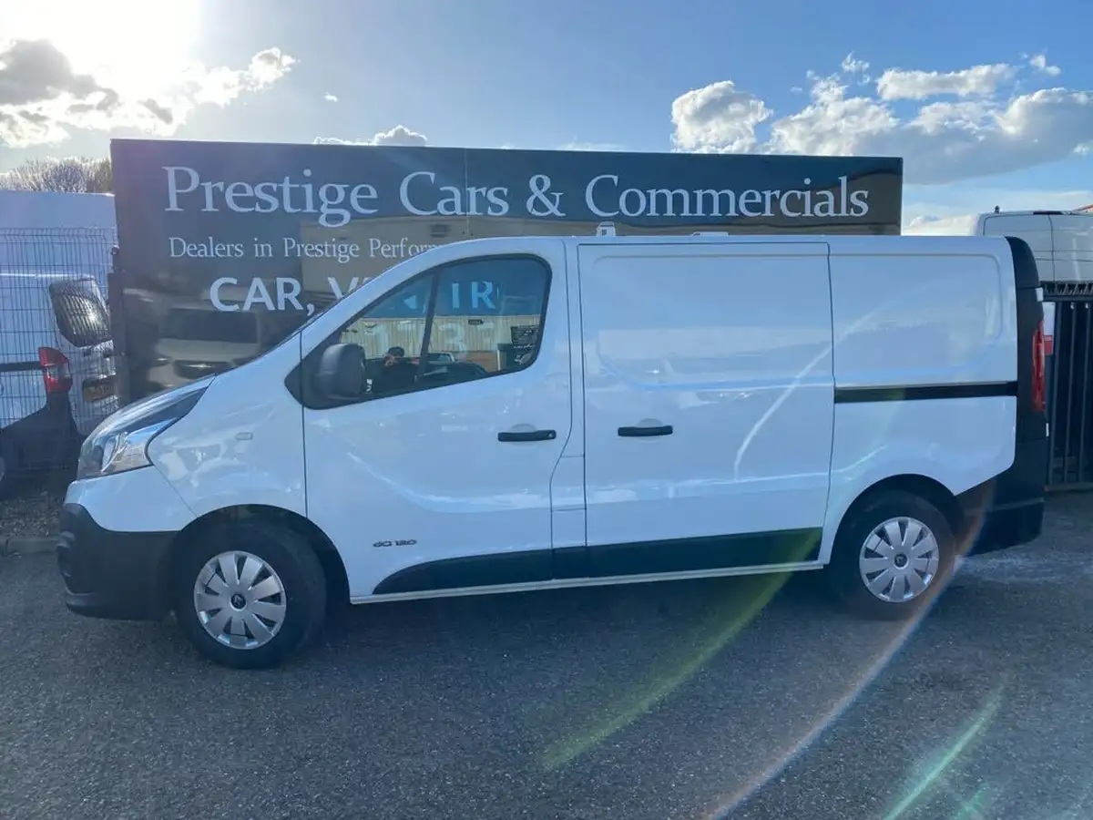 2017-renault-trafic-16dci-sl27-120-business-e6-panel-big-4