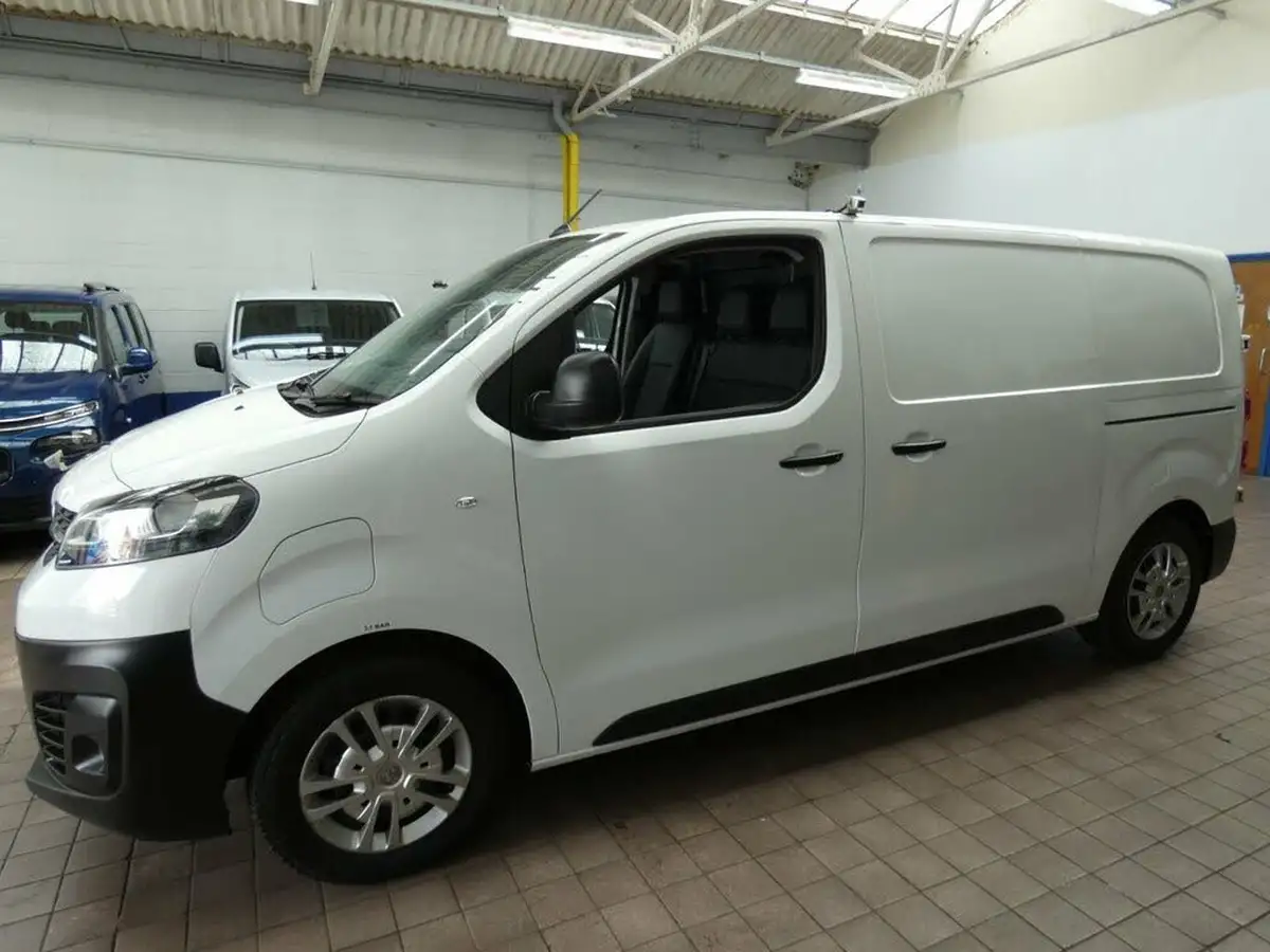 2021-vauxhall-vivaro-big-13