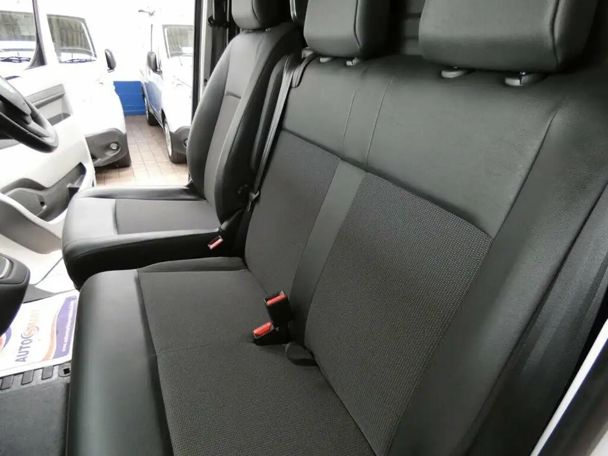 2021-vauxhall-vivaro-big-65