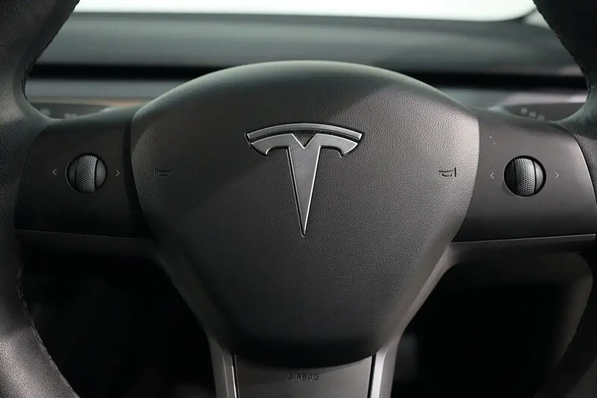 2021-tesla-model-3-e-long-range-4x4-big-10