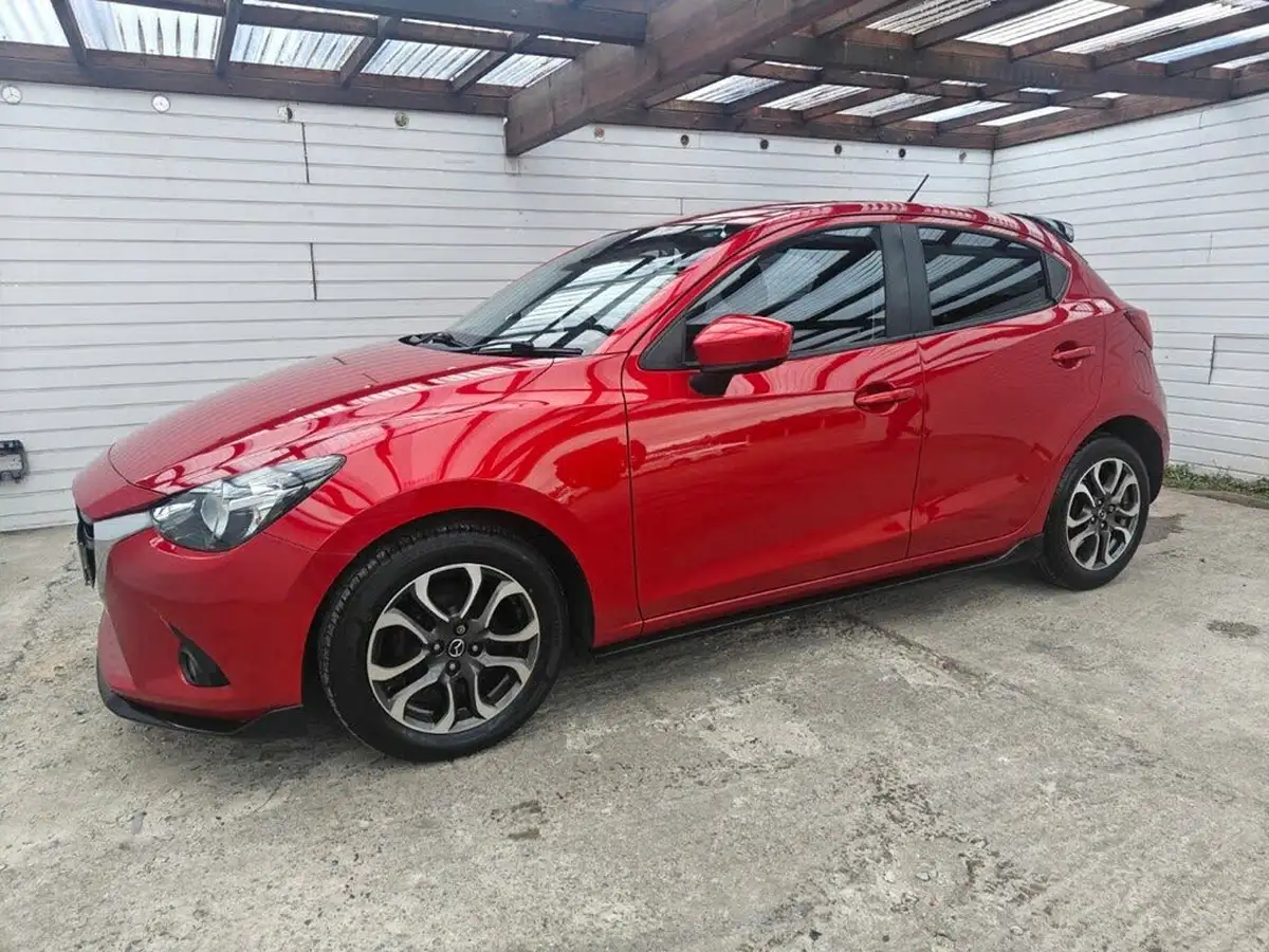 2015-mazda-mazda2-15-sport-black-big-24