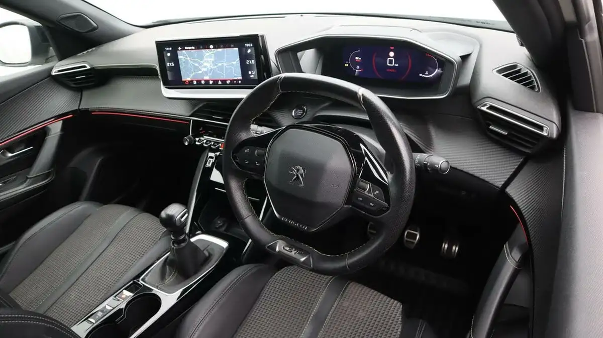 2022-peugeot-2008-suv-12-puretech-gt-big-9