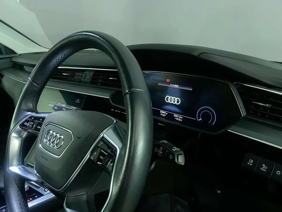2022-audi-e-tron-55e-technik-station-wagon-big-15