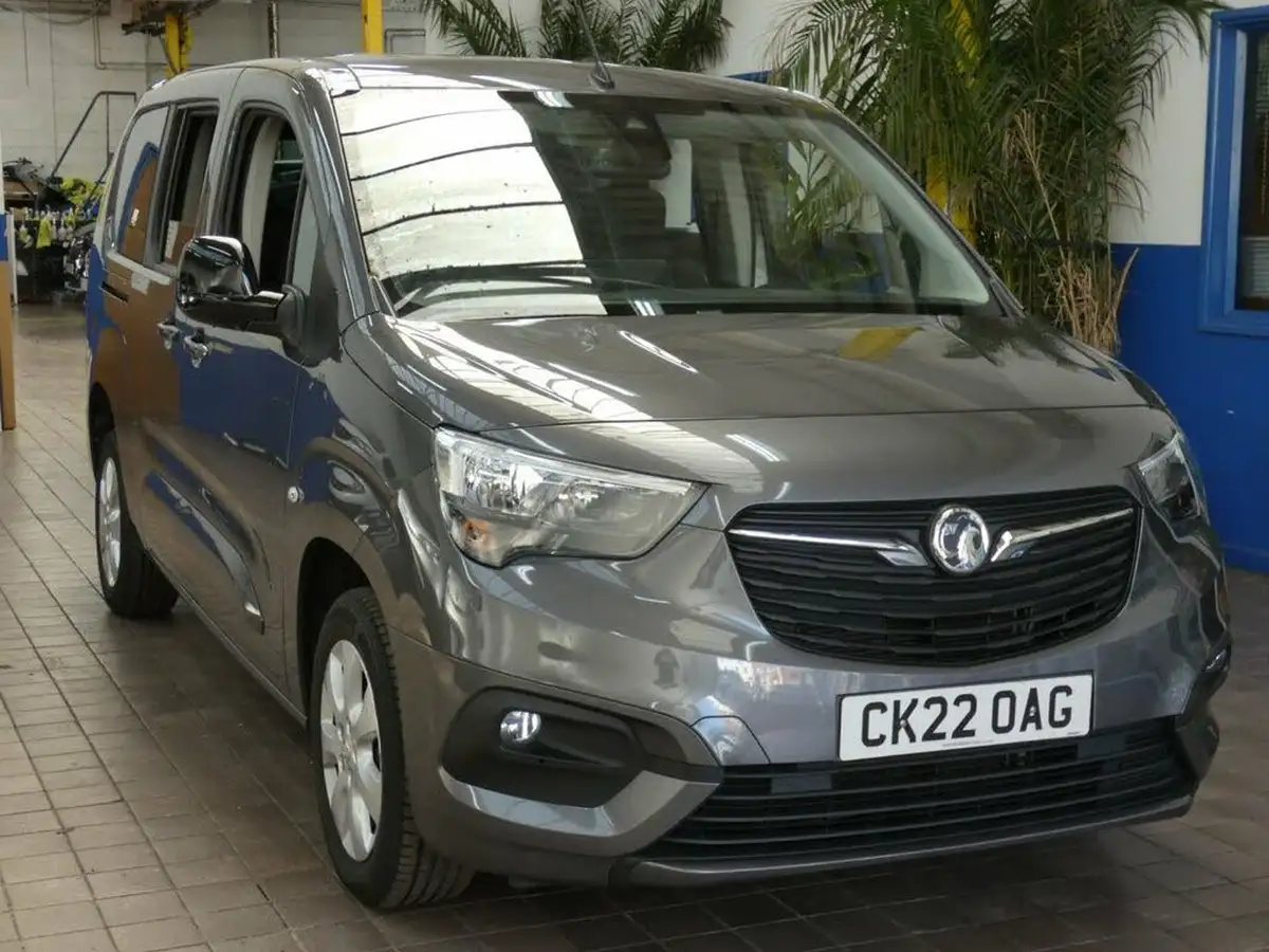 2022-vauxhall-combo-life-15-se-xl-100ps-big-15