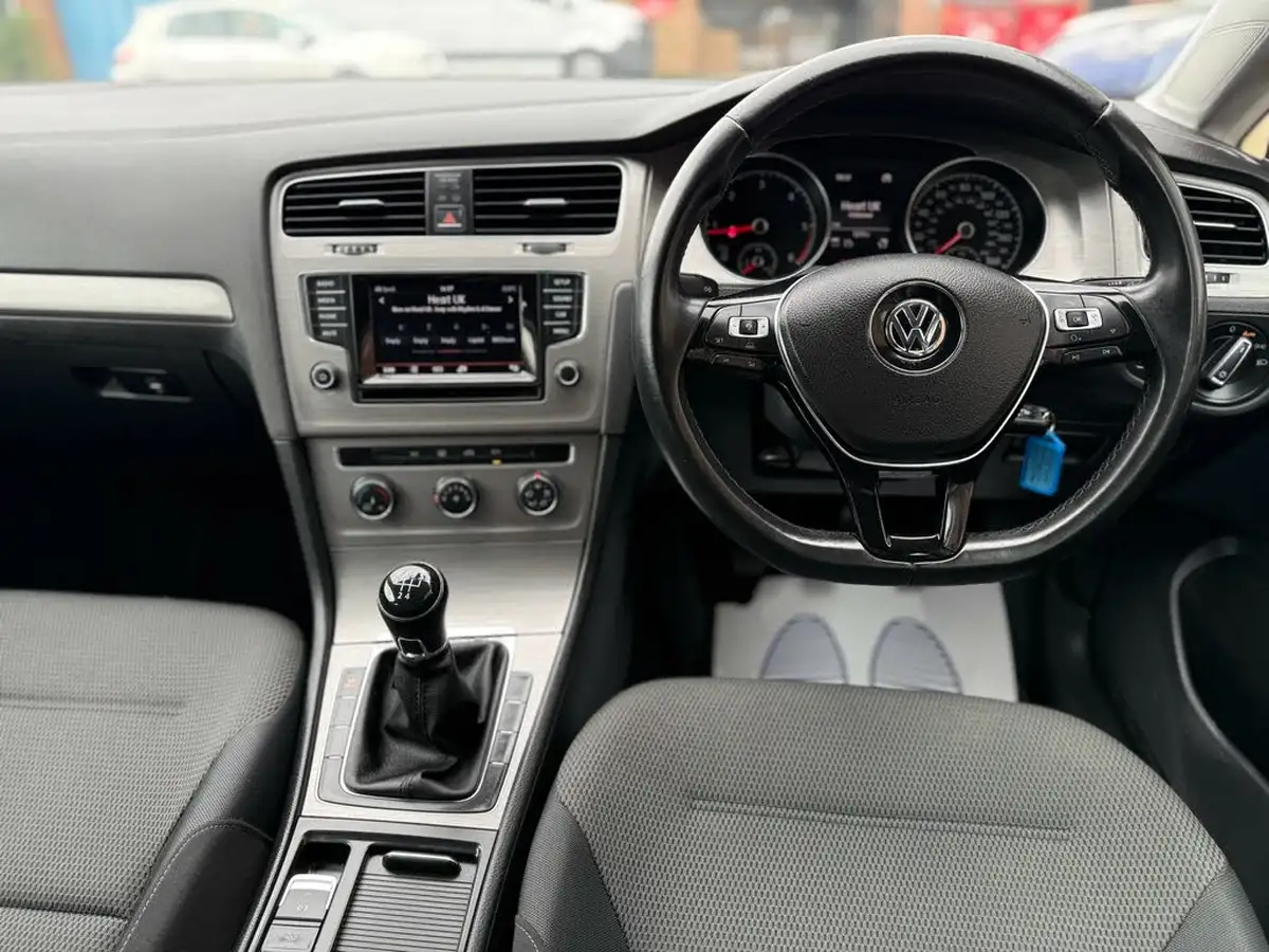 2014-volkswagen-golf-16tdi-se-ss-hatchback-5d-big-9