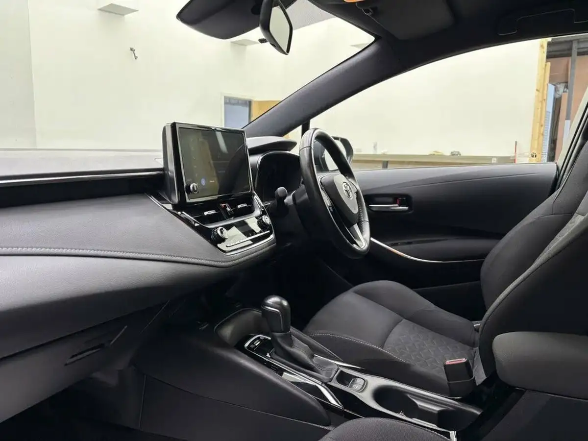 2022-toyota-corolla-18-vvt-i-icon-tech-trk-hatchback-5d-big-13