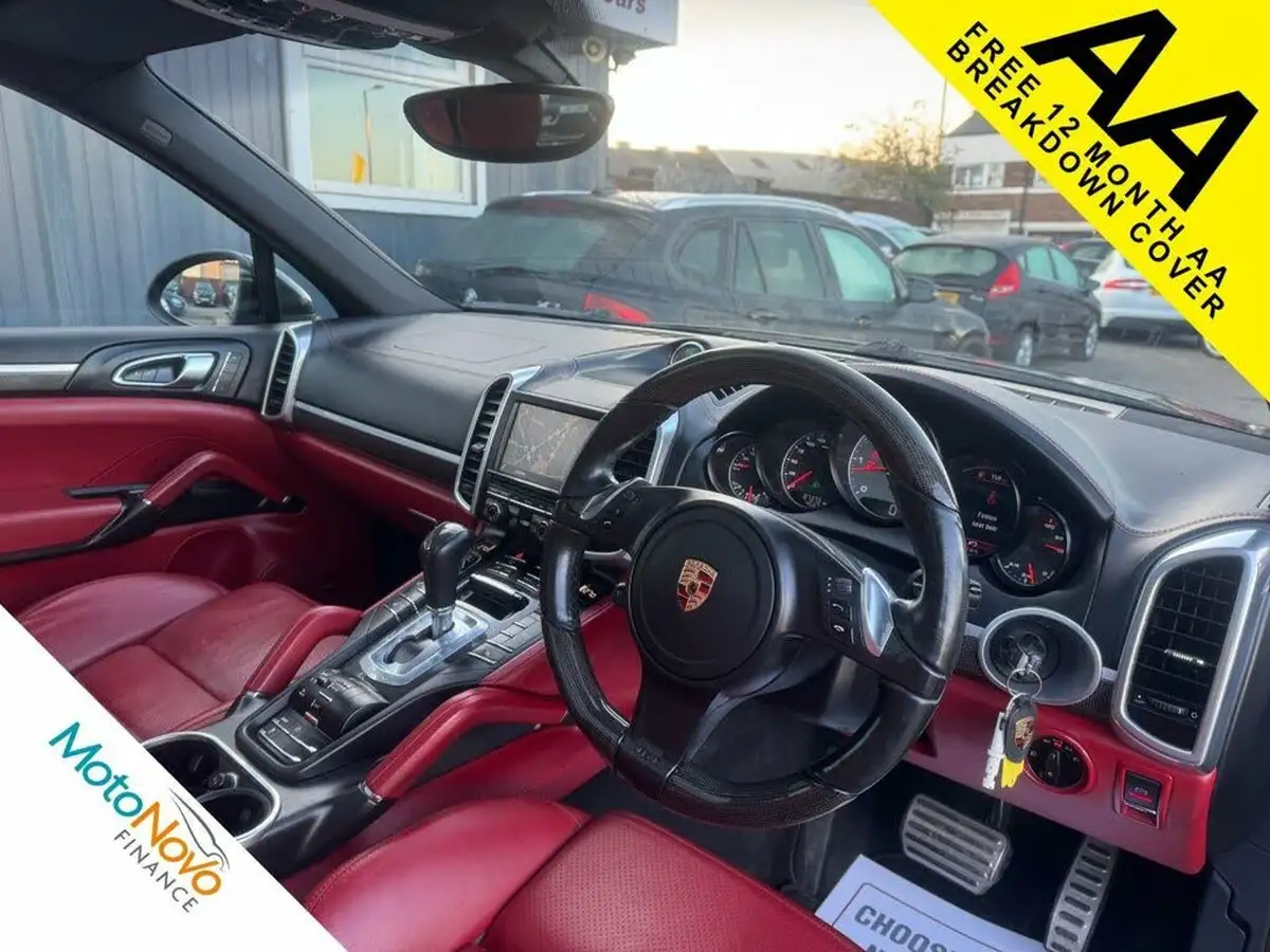 2013-porsche-cayenne-big-47