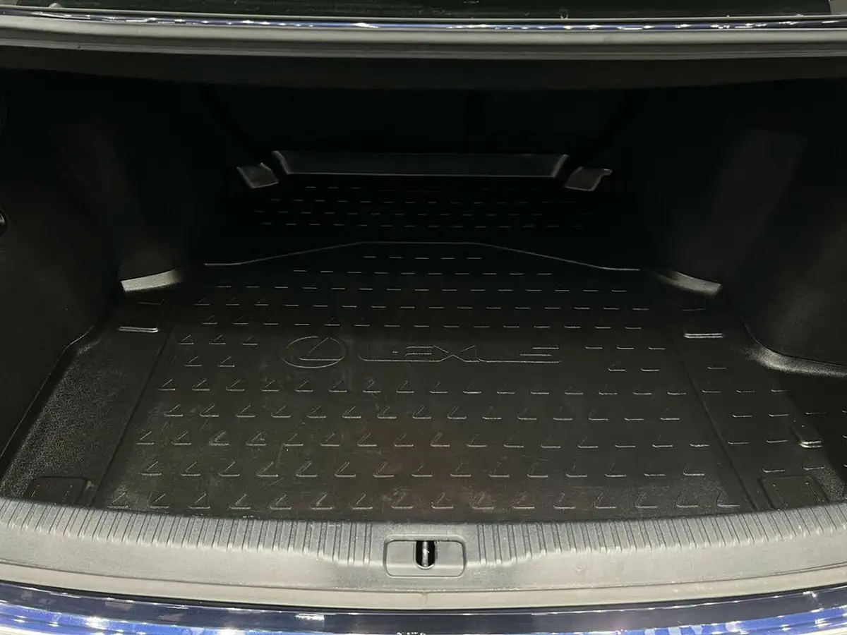 2017-lexus-is-300h-25-advance-big-56