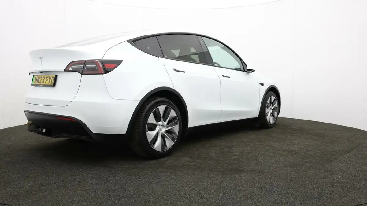 2023-tesla-model-y-e-rwd-big-78