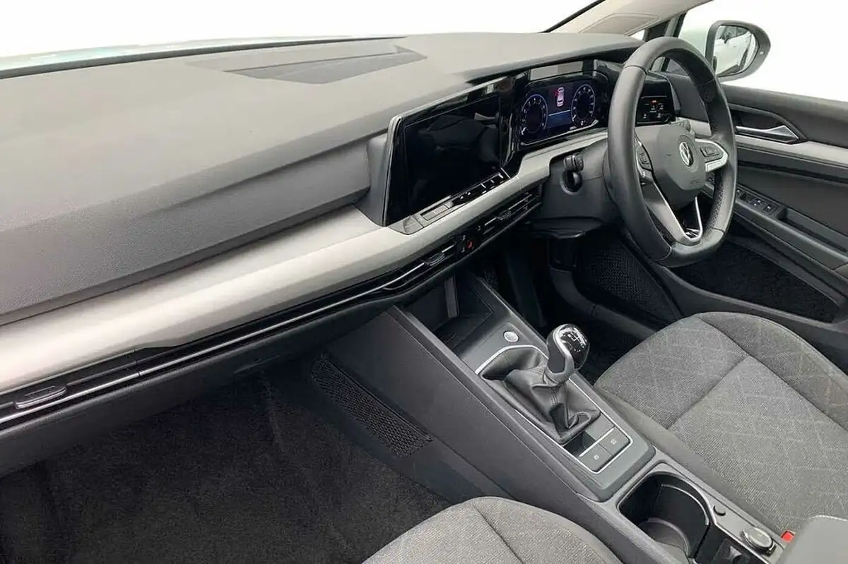 2022-volkswagen-golf-15-tsi-life-130ps-hatchback-big-1