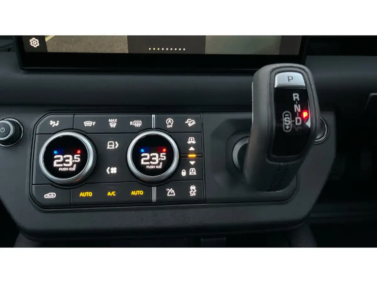2024-land-rover-90-defender-30-d300-75th-edition-big-19