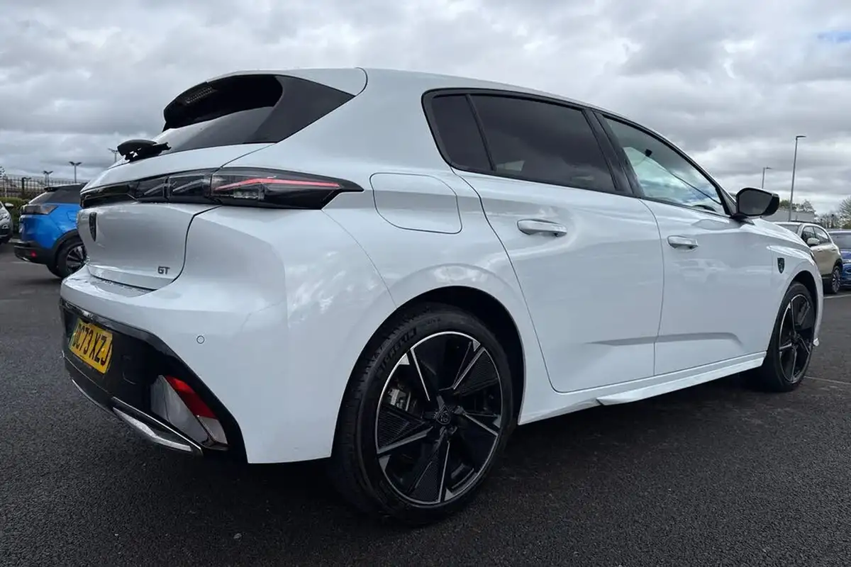 2024-peugeot-308-e-gt-big-34