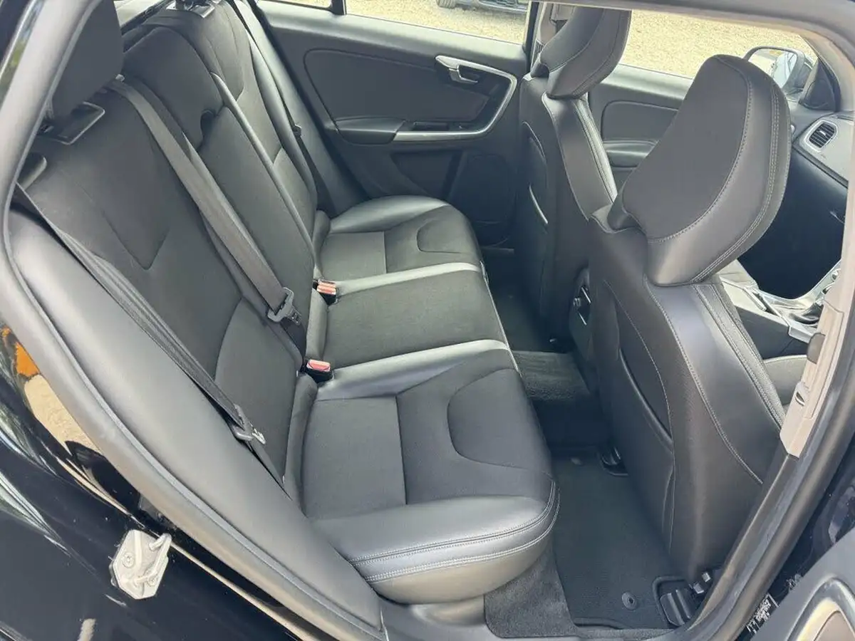 2015-volvo-v60-16td-d2-se-nav-powershift-big-16