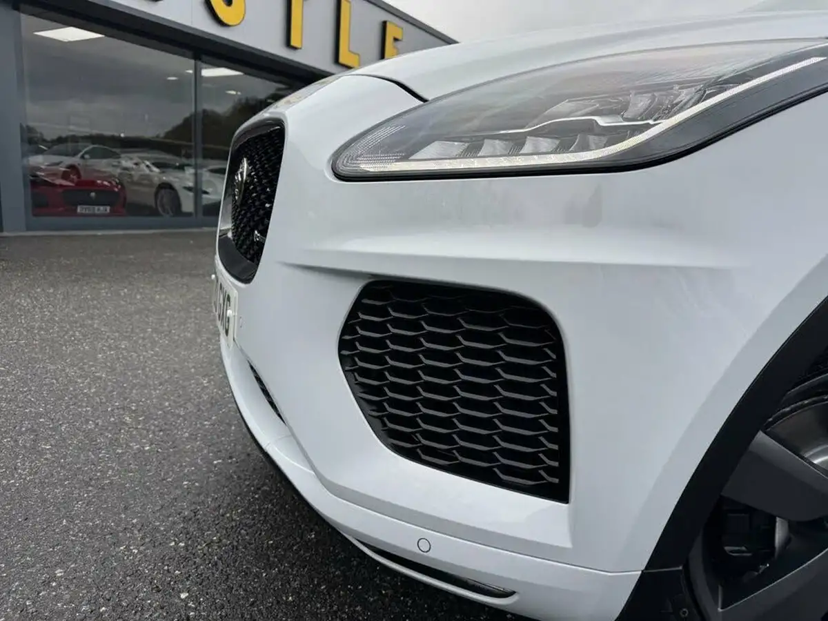 2020-jaguar-e-pace-20-i4-chequered-flag-200ps-big-24