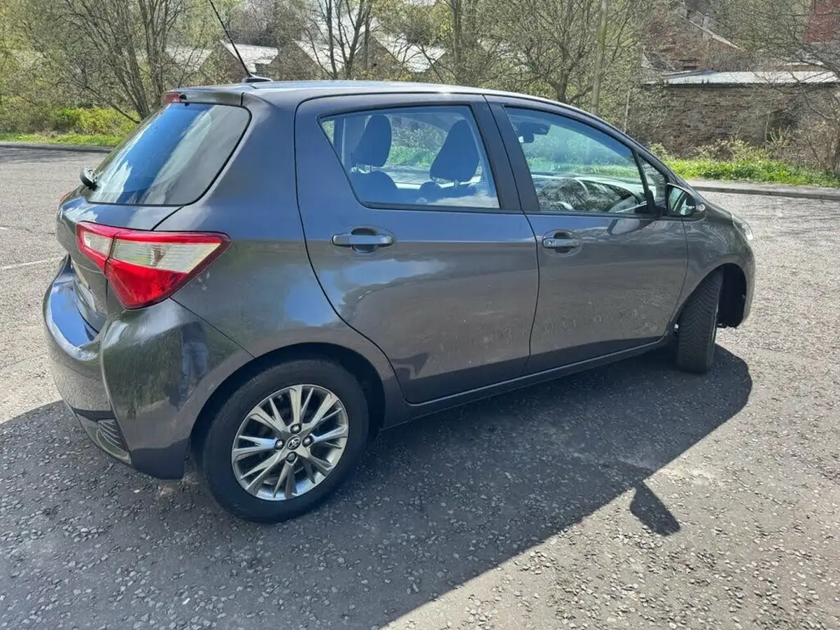 2017-toyota-yaris-15-vvt-i-icon-navi-big-6