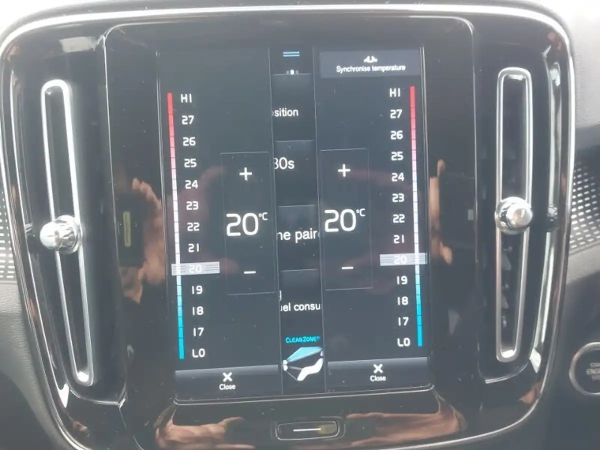 2020-volvo-xc40-15-t3-r-design-big-16