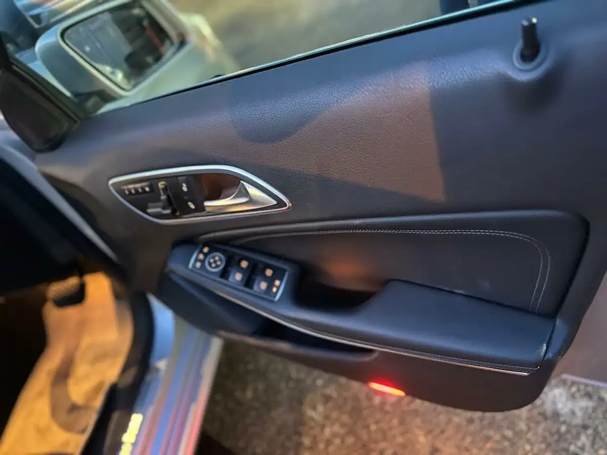 2013-mercedes-benz-a-class-16-a200-sport-156bhp-7g-dct-big-19