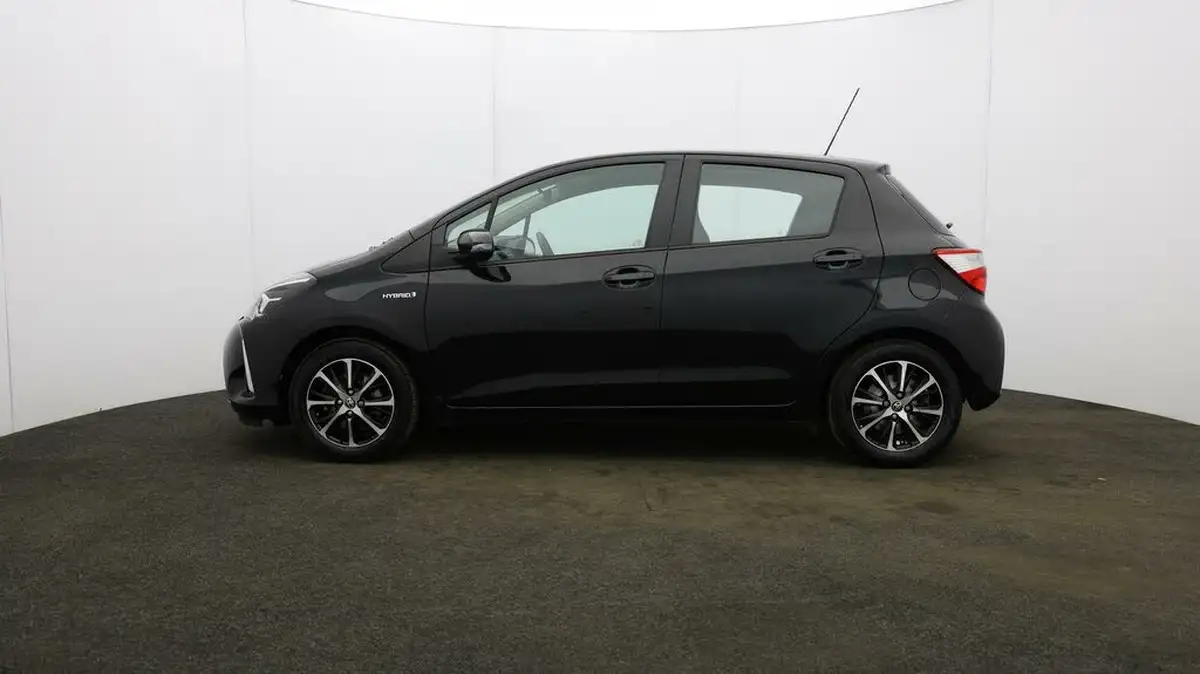 2018-toyota-yaris-15-vvt-i-icon-tech-98bhp-hybrid-1497cc-e-cvt-big-60