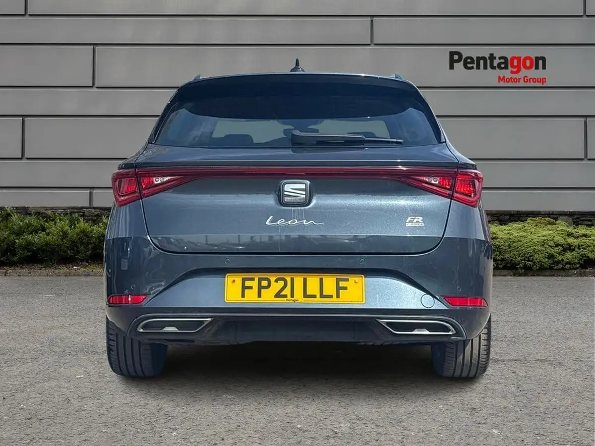 2021-seat-leon-14-e-hybrid-fr-sport-estate-big-13