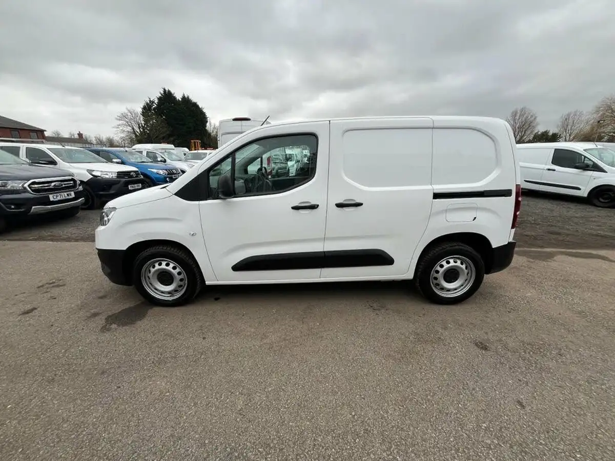 2021-toyota-proace-city-15d-active-100hpeu6dt-e-big-6