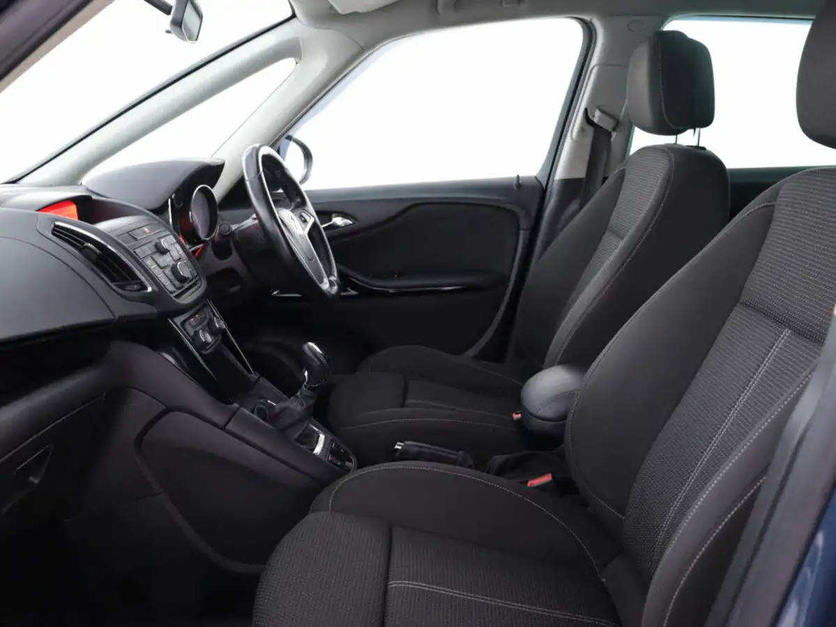 2014-vauxhall-zafira-tourer-20cdti-sri-big-37