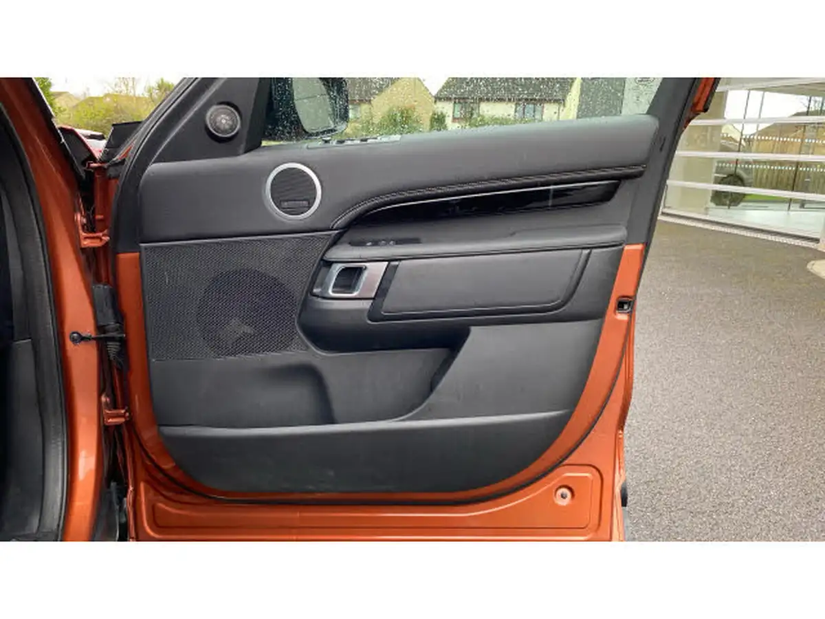 2021-land-rover-discovery-30-d300-r-dynamic-se-big-25