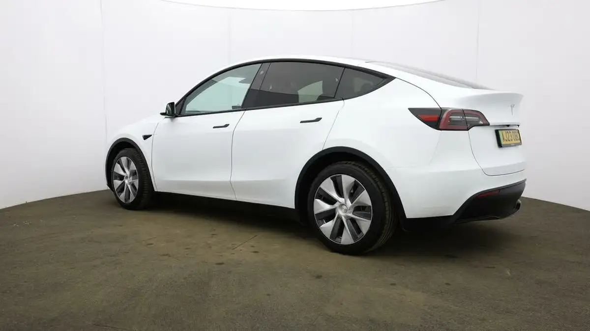 2023-tesla-model-y-e-rwd-big-56