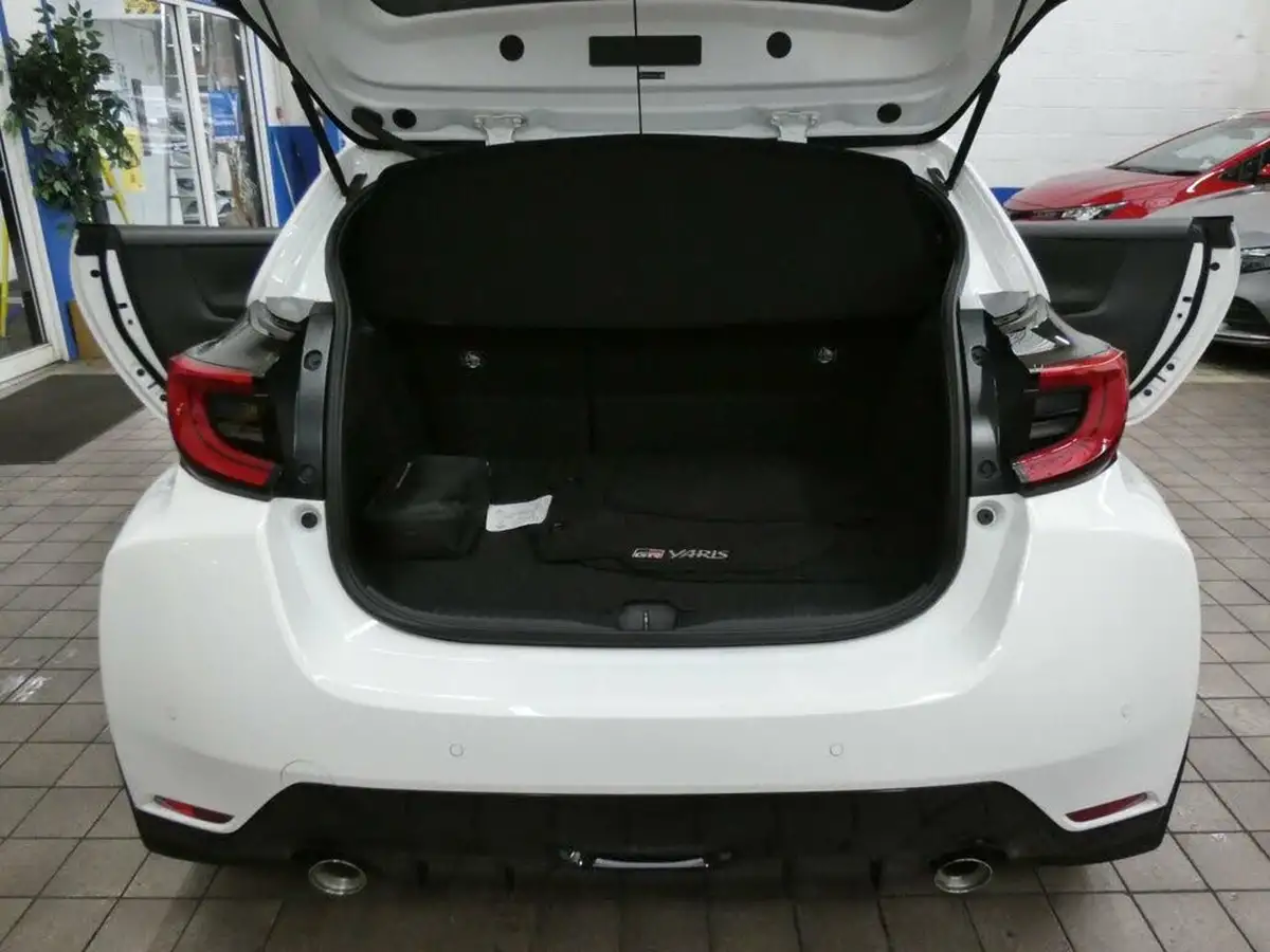 2021-toyota-yaris-16-gr-convenience-pack-big-57