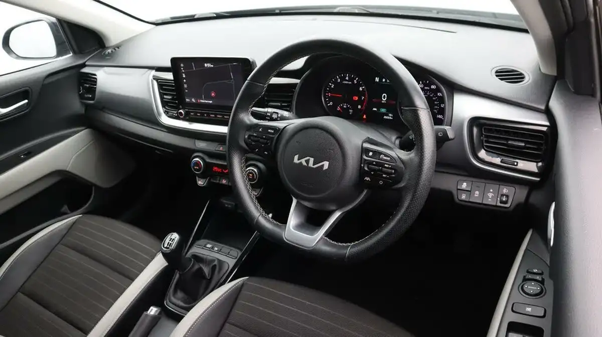 2022-kia-stonic-10-t-gdi-connect-big-9