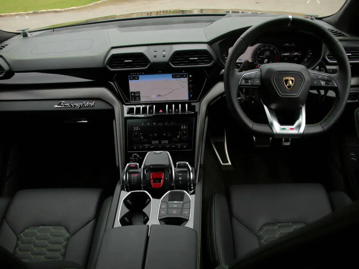 2024-lamborghini-urus-40-no-trim-big-14